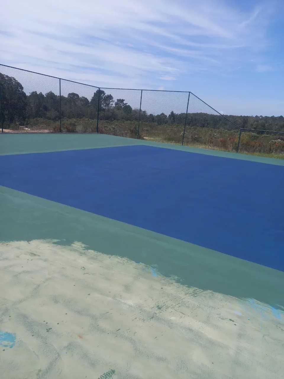 Tennis court surfacing